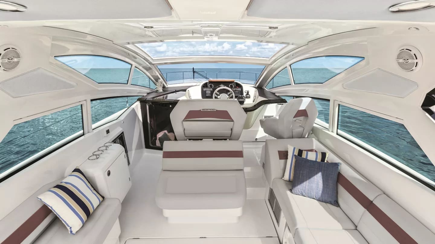 Helm station and cockpit seating aboard the Gran Turismo 40
